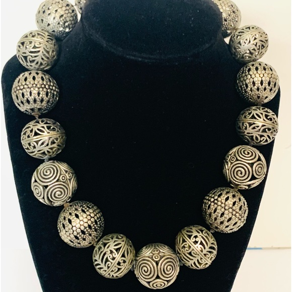 Chunky Silver Tone Necklace - Picture 3 of 4